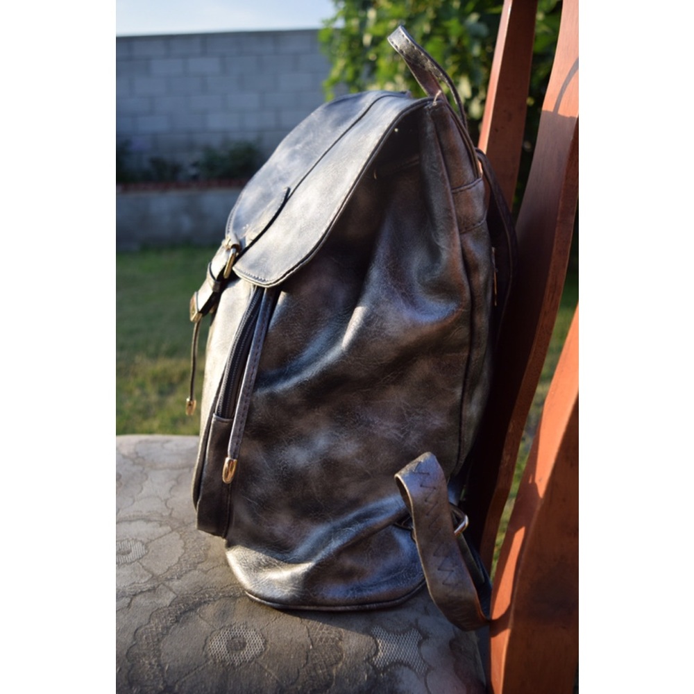 Silver backpack - Picture 2 of 4